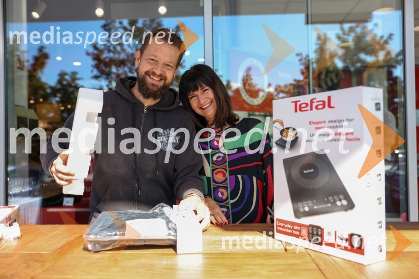  Bine Volčič, kuharski mojster;  ... Otvoritev trgovine Home and Cook v BTC Ljubljana