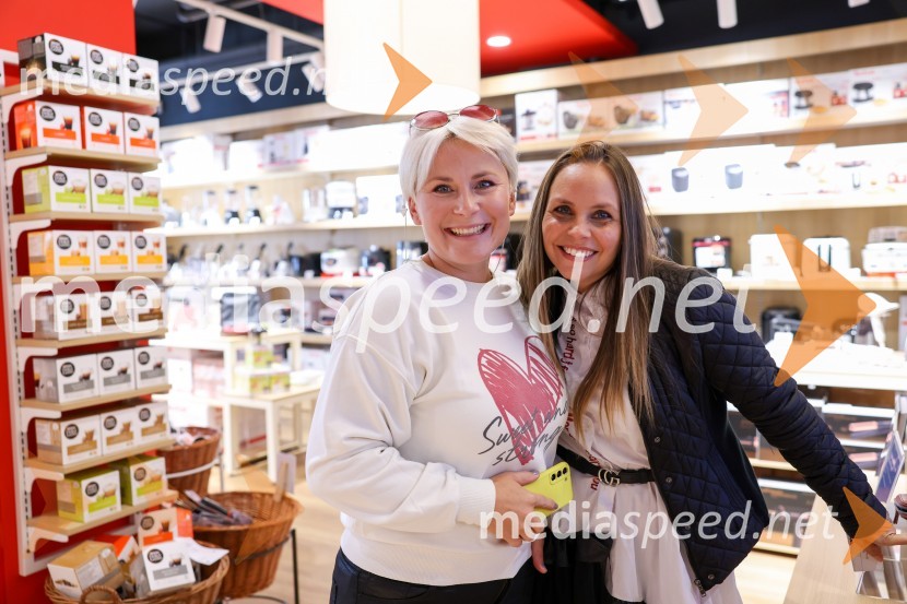  Ana  Praznik, voditeljica, pevka Bepop;  Tinkara Fortuna, skupina BepopOtvoritev trgovine Home and Cook v BTC Ljubljana