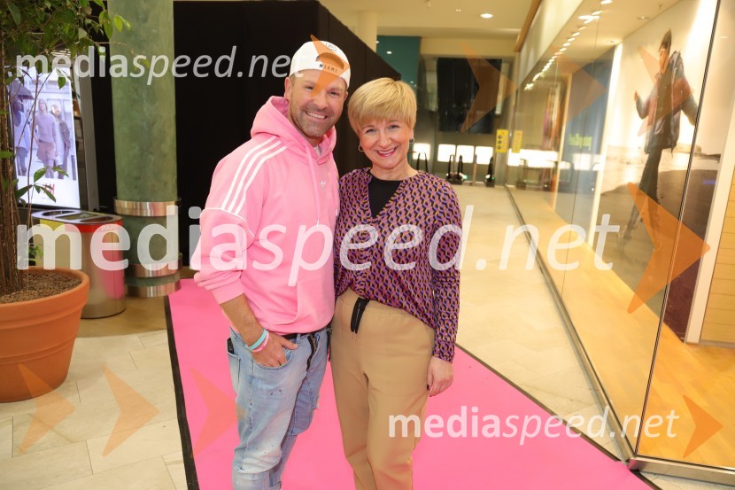  Sebastian Podgornik, pevec in plesalec;  ... Europarkova jesenska modna revija