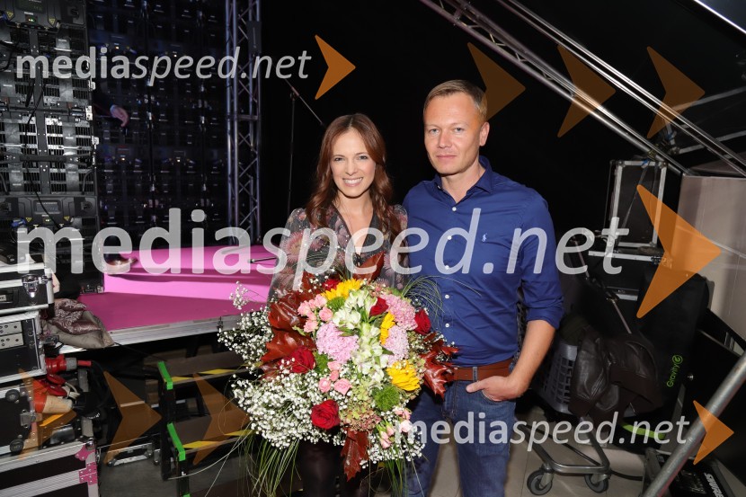  Nina Pušlar, pevka;  Gvido  Polanc, lastnik lokala Plaza Cafe, organizator koncertaEuroparkova jesenska modna revija