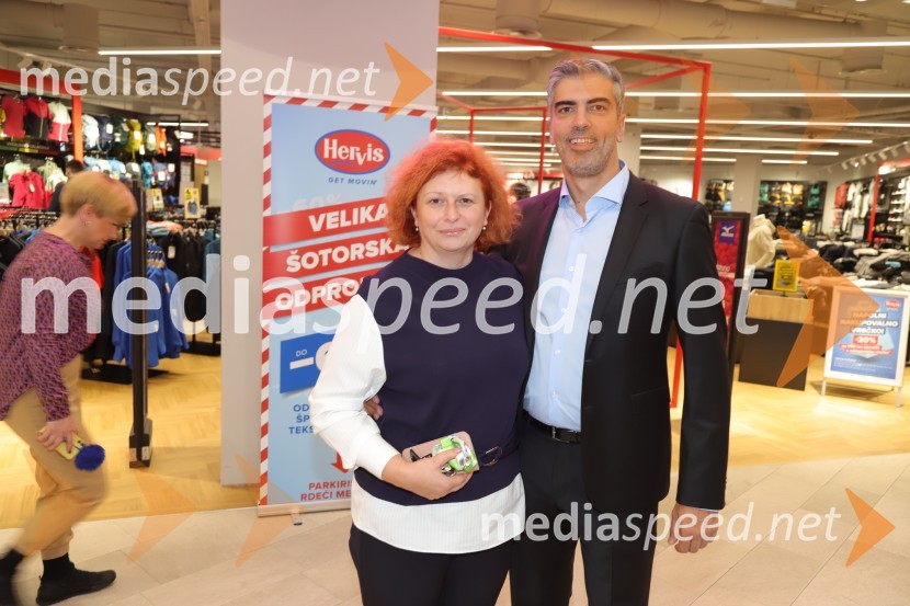  Simona Mandl, center managerka Europarka;  Bor Greiner, odgovorni urednik, Radio CityEuroparkova jesenska modna revija