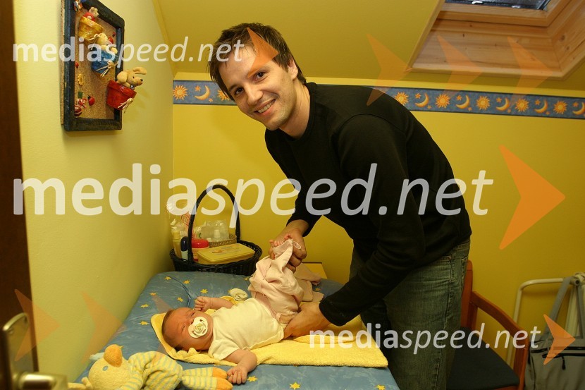 Stipe Jerič, urednik RTS s hčerko Mino
Stipe Jerič, urednik RTS s hčerko Mino