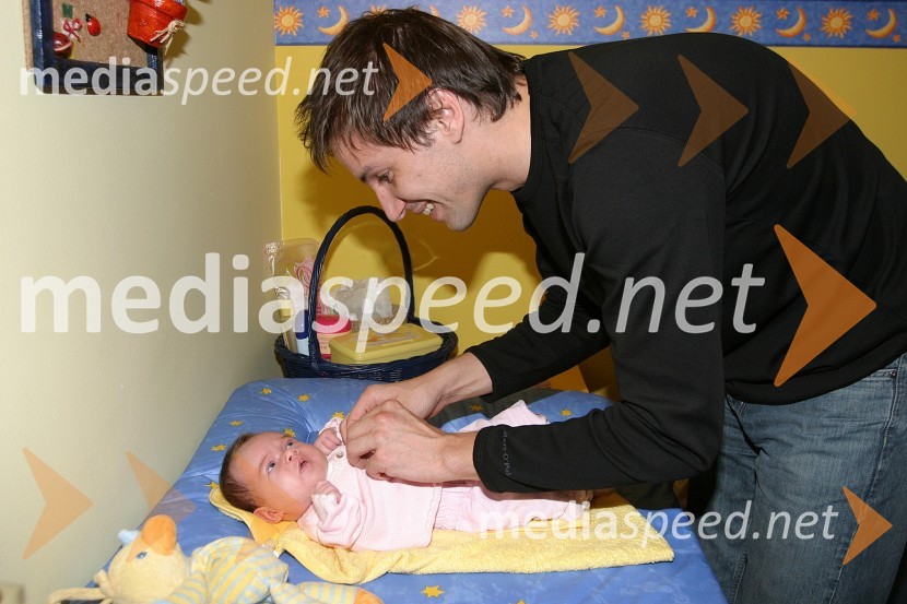 Stipe Jerič, urednik RTS s hčerko Mino
Stipe Jerič, urednik RTS s hčerko Mino