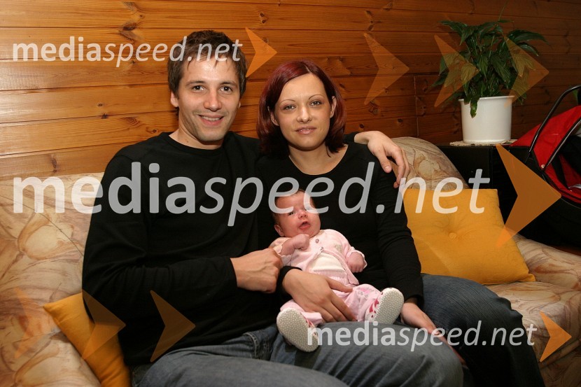 Stipe Jerič, urednik RTS s hčerko Mino in življenjsko sopotnico Polono
Stipe Jerič, urednik RTS s hčerko Mino