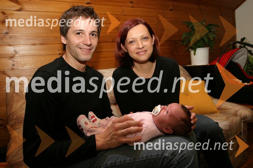 Stipe Jerič, urednik RTS s hčerko Mino in življenjsko sopotnico Polono
Stipe Jerič, urednik RTS s hčerko Mino