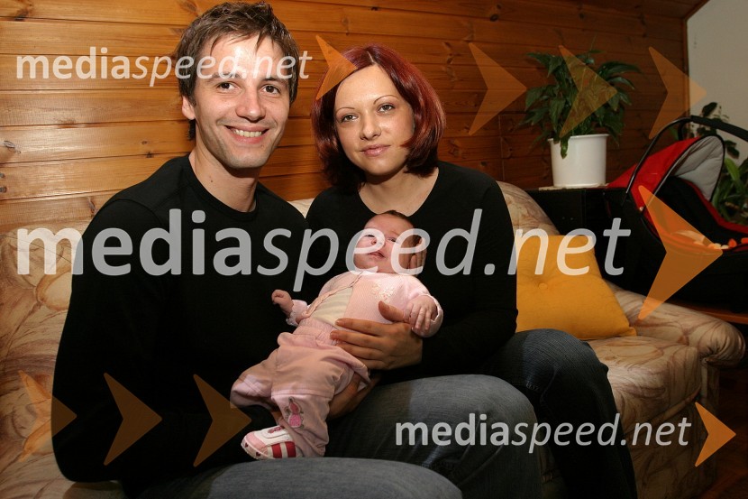 Stipe Jerič, urednik RTS s hčerko Mino in življenjsko sopotnico Polono
Stipe Jerič, urednik RTS s hčerko Mino