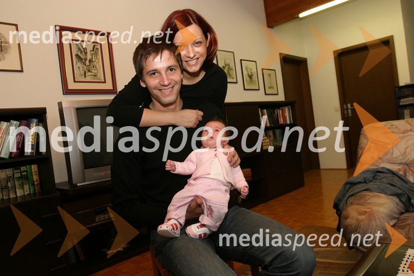 Stipe Jerič, urednik RTS s hčerko Mino in življenjsko sopotnico Polono
Stipe Jerič, urednik RTS s hčerko Mino