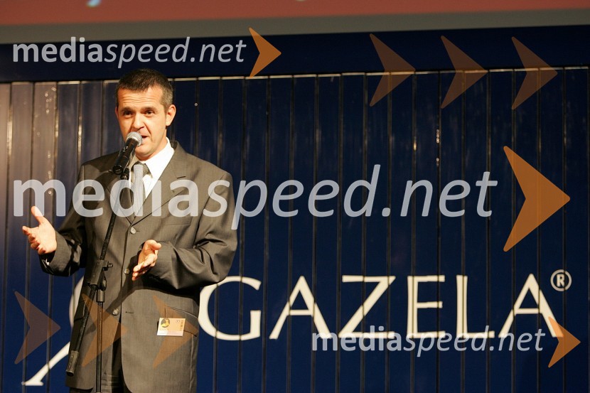 Uroš SkuhalaPodelitev priznanj Gazela 2004