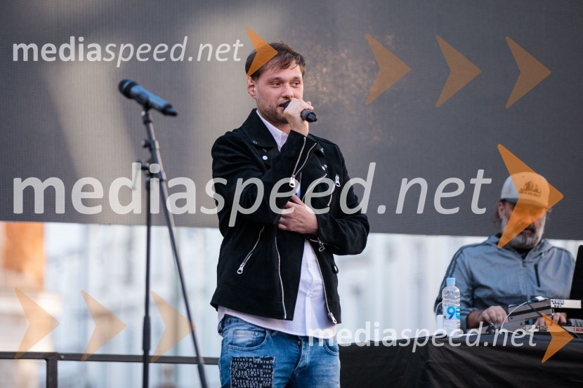  Aydin Huzejrović, oblikovalec DNA clothesModna revija in zaključek dogodka Kr`petek v Kranju