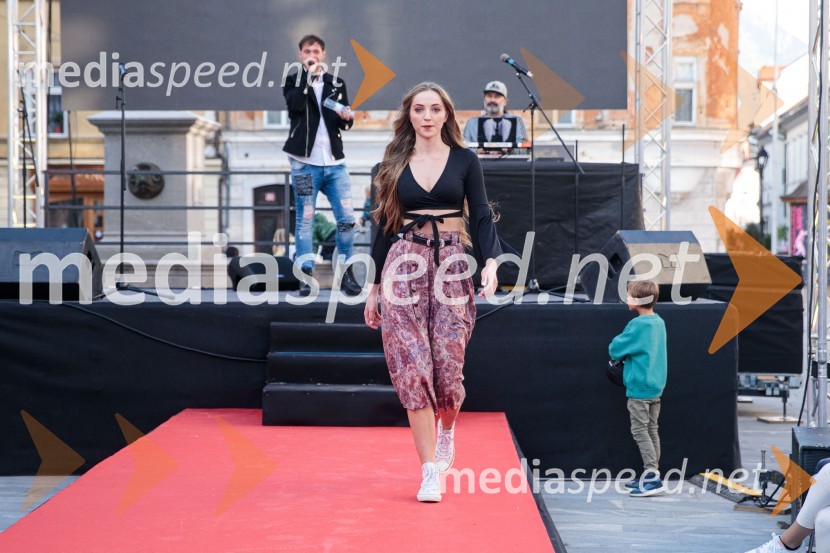 Modna revija in zaključek dogodka Kr`petek v Kranju