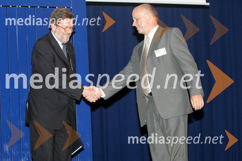 Jože Petrovčič, glavni urednik revije Gospodarski vestnik in Štefan Kuzma, direktor podjetja VaristaPodelitev priznanj Gazela 2004