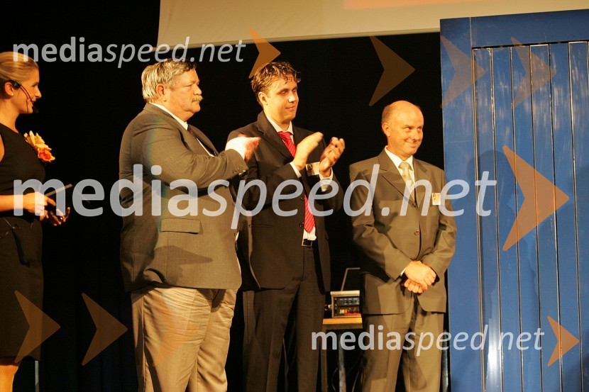 Bernarda Žarn, voditeljica prireditve, Jože Bregar, direktor podjetja Tehcenter Ptuj, Kristjan Gajšek, direktor podjetja Meteorit in Štefan Kuzma, direktor podjetja Varista 
Podelitev priznanj Gazela 2004