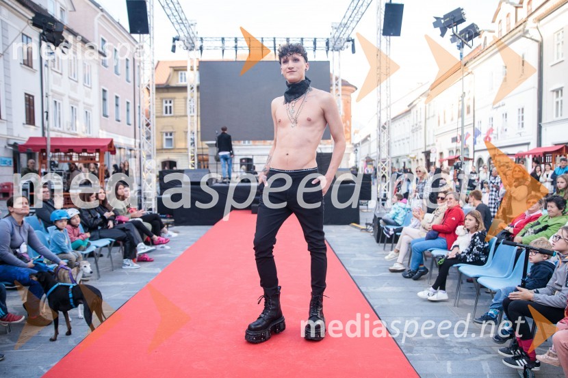 Modna revija in zaključek dogodka Kr`petek v Kranju