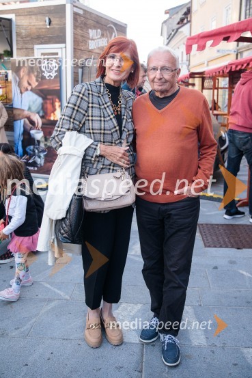  Darinka Pavlič Kamien, strokovnjakinja za komuniciranje; dr. Peter KamienModna revija in zaključek dogodka Kr`petek v Kranju