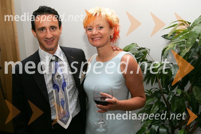 Smiljan Mori, motivator in njegova žena Helena Kodrič Mori, pevkaPodelitev priznanj Gazela 2004
