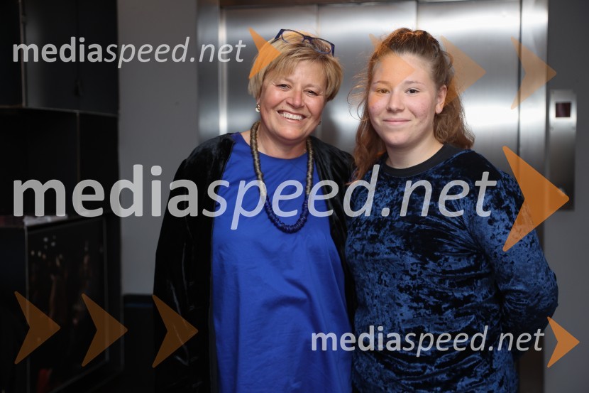  Tina Mahkota, prevajalka;  ... Otroci, premiera drame