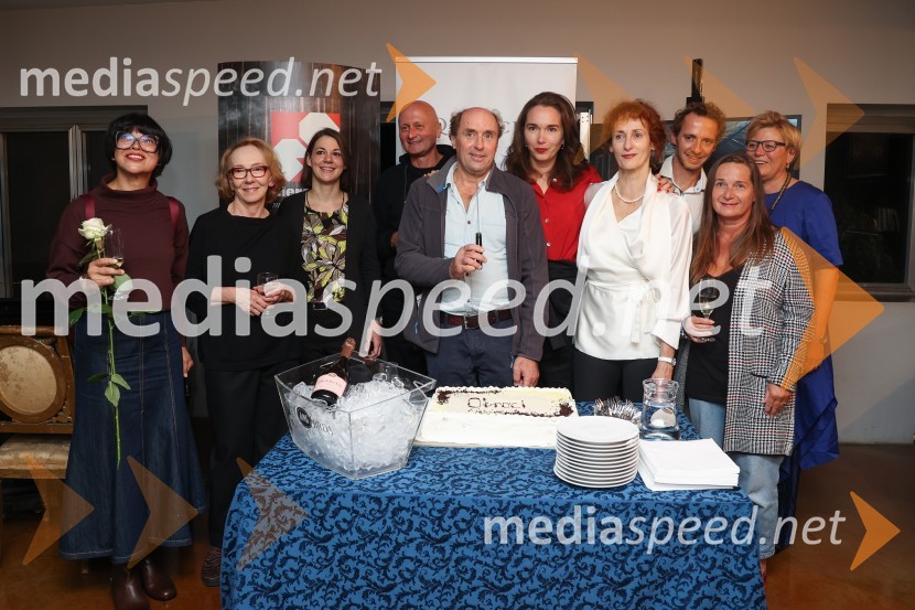  Tina Pavlović, kostumografinja;  Silva Čušin Povše, dramska igralka;  Klasja Kovačič, lektorica;  Blaž Lukan, kritik;  Janez Škof, igralec;  Nina Šorak, dramaturginja in režiserka;  Saša  Pavček, igralka, Predsednica združenja dramskih umetnikov Slovenije, prejemnica Borštnikovega prstana;  Laren  Polič Zdravič, glasbenik in igralec;  ... ;  Tina Mahkota, prevajalkaOtroci, premiera drame