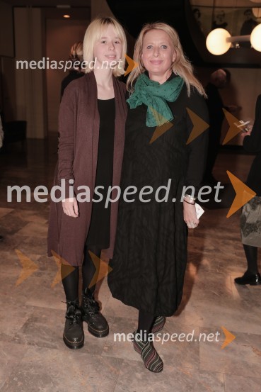  Lola Doma;  Tatjana Doma, dramaturginja SLG CeljeIdiot, premiera drame in podelitev Delovih nagrad