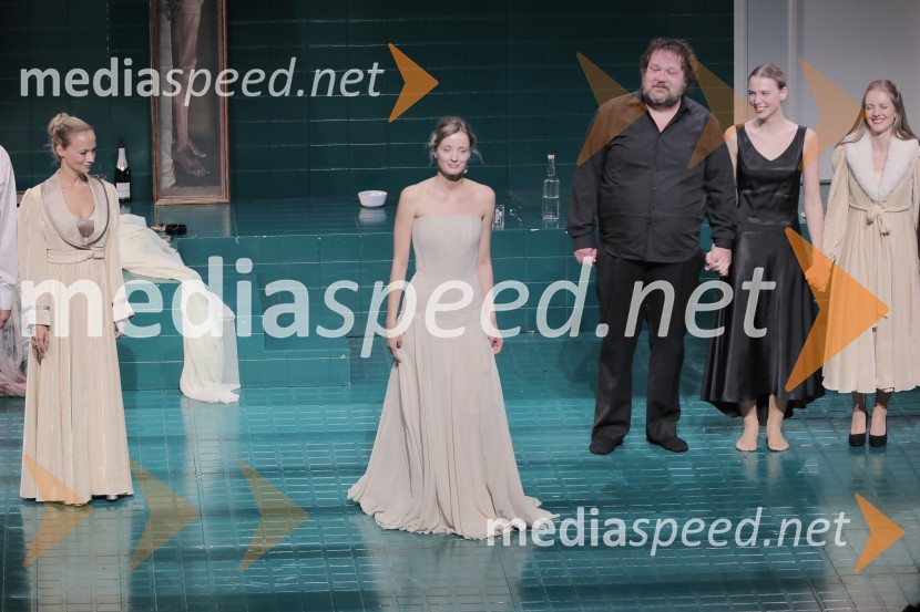  Viktorija Bencik Emeršič, igralka;  Ajda Smrekar, igralka;  Primož Pirnat, igralec;  Klara Kuk, igralka, manekenka;  Lena Hribar  Škrlec, igralkaIdiot, premiera drame in podelitev Delovih nagrad