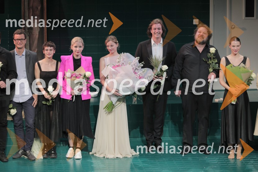  Juš A. Zidar, režiser;  ... ;  Eva Mahkovic, dramaturginja;  Ajda Smrekar, igralka;  Filip Samobor, igralec;  Primož Pirnat, igralec;  Klara Kuk, igralka, manekenkaIdiot, premiera drame in podelitev Delovih nagrad