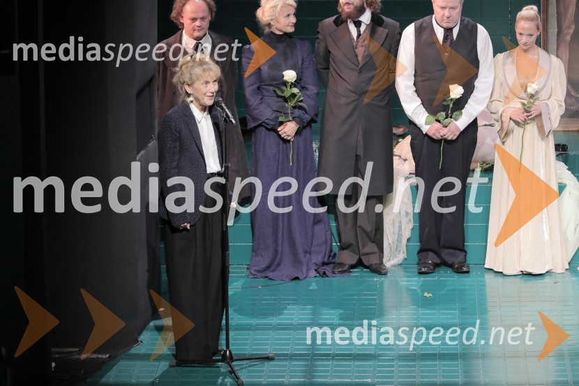  Barbara Hieng Samobor, direktorica in umetniška vodja MGLIdiot, premiera drame in podelitev Delovih nagrad