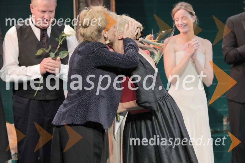  Barbara Hieng Samobor, direktorica in umetniška vodja MGL;  Judita Zidar, igralkaIdiot, premiera drame in podelitev Delovih nagrad