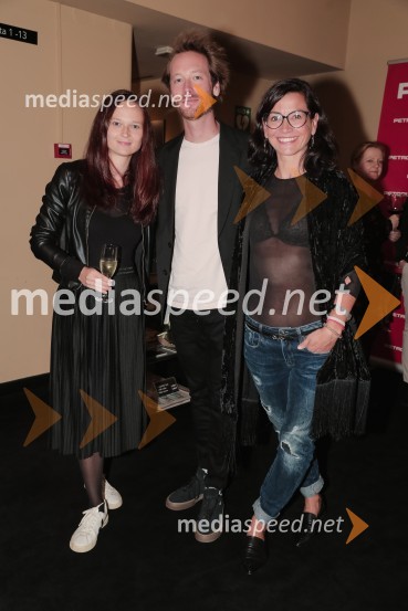  Katarina Koprivnikar, marketing MGL; dr. Ignac Fock, Filozofska fakulteta, Univerza v Ljubljani;  Simona  Belle, služba za stike z javnostmi MGLIdiot, premiera drame in podelitev Delovih nagrad