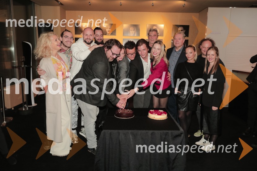  Tanja Dimitrievska, igralka;  Matic Maco Lukšič, igralec;  Jaka Lah, igralec;  Gal  Oblak, igralec ;  Primož Pirnat, igralec;  Ajda Smrekar, igralka;  Juš A. Zidar, režiser;  Filip Samobor, igralec;  Boris  Kerč, igralec;  Klara Kuk, igralka, manekenka;  Jožef Ropoša, igralec;  Viktorija Bencik Emeršič, igralka;  Gašper Jarni, igralec;  Lena Hribar  Škrlec, igralkaIdiot, premiera drame in podelitev Delovih nagrad