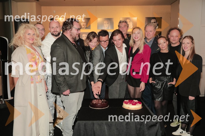  Tanja Dimitrievska, igralka;  Matic Maco Lukšič, igralec;  Jaka Lah, igralec;  Primož Pirnat, igralec;  Ajda Smrekar, igralka;  Juš A. Zidar, režiser;  Boris  Kerč, igralec;  Filip Samobor, igralec;  Klara Kuk, igralka, manekenka;  Jožef Ropoša, igralec;  Viktorija Bencik Emeršič, igralka;  Gašper Jarni, igralec;  Lena Hribar  Škrlec, igralkaIdiot, premiera drame in podelitev Delovih nagrad