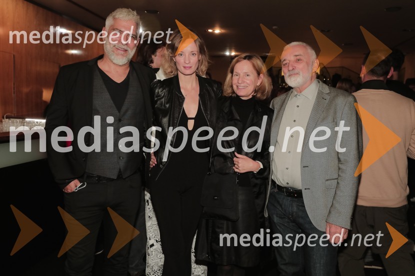  Sebastian Cavazza, dramski in filmski igralec;  Ajda Smrekar, igralka;  ... ;  Andrej  Smrekar, umetniški zgodovinarIdiot, premiera drame in podelitev Delovih nagrad