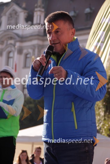  mag. Janez Sodržnik, prvi podpredsednik Fundacije Olimpijskega komiteja-Združenja športnih zvez za podporo športnikom iz socialno šibkih okolijDan slovenskega športa na Kongresnem trgu v Ljubljani 2022