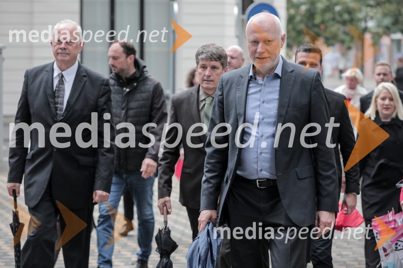  ... ;  ... ; dr. Milan Brglez, nekdanji predsednik Državnega zbora Republike Slovenije, kandidat na predsedniških volitvah 2022Milan Brglez, vložitev predsedniške kandidature