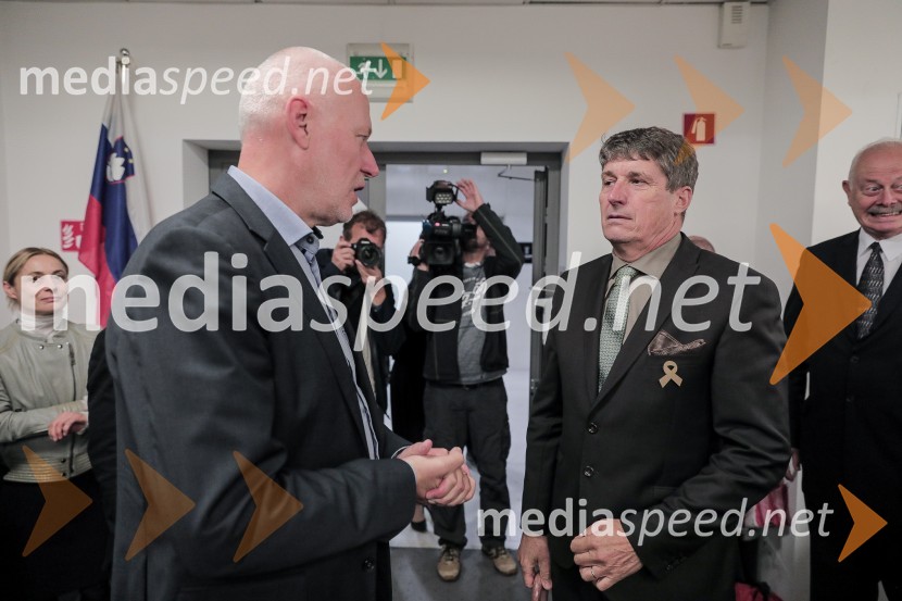 dr. Milan Brglez, nekdanji predsednik Državnega zbora Republike Slovenije, kandidat na predsedniških volitvah 2022;  ... Milan Brglez, vložitev predsedniške kandidature