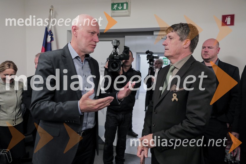 dr. Milan Brglez, nekdanji predsednik Državnega zbora Republike Slovenije, kandidat na predsedniških volitvah 2022;  ... Milan Brglez, vložitev predsedniške kandidature