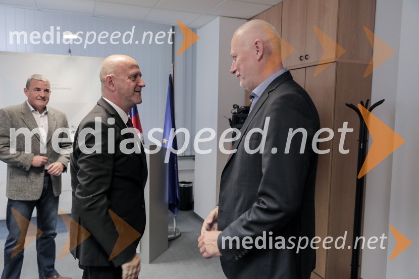  ... ; dr. Milan Brglez, nekdanji predsednik Državnega zbora Republike Slovenije, kandidat na predsedniških volitvah 2022Milan Brglez, vložitev predsedniške kandidature