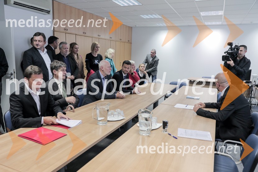  ... ;  ... ; dr. Milan Brglez, nekdanji predsednik Državnega zbora Republike Slovenije, kandidat na predsedniških volitvah 2022;  ... Milan Brglez, vložitev predsedniške kandidature