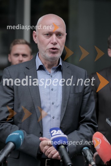 dr. Milan Brglez, nekdanji predsednik Državnega zbora Republike Slovenije, kandidat na predsedniških volitvah 2022Milan Brglez, vložitev predsedniške kandidature