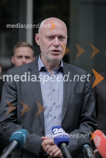 dr. Milan Brglez, nekdanji predsednik Državnega zbora Republike Slovenije, kandidat na predsedniških volitvah 2022Milan Brglez, vložitev predsedniške kandidature