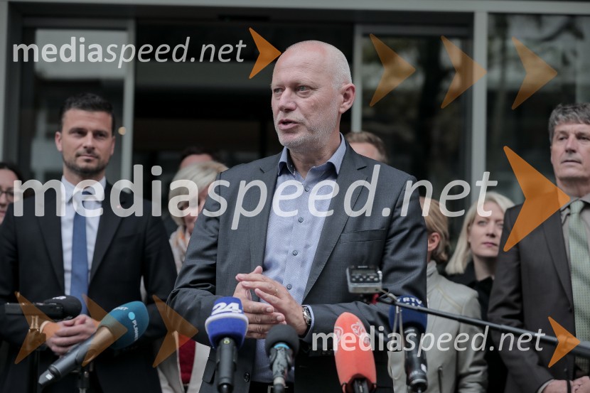 dr. Milan Brglez, nekdanji predsednik Državnega zbora Republike Slovenije, kandidat na predsedniških volitvah 2022Milan Brglez, vložitev predsedniške kandidature