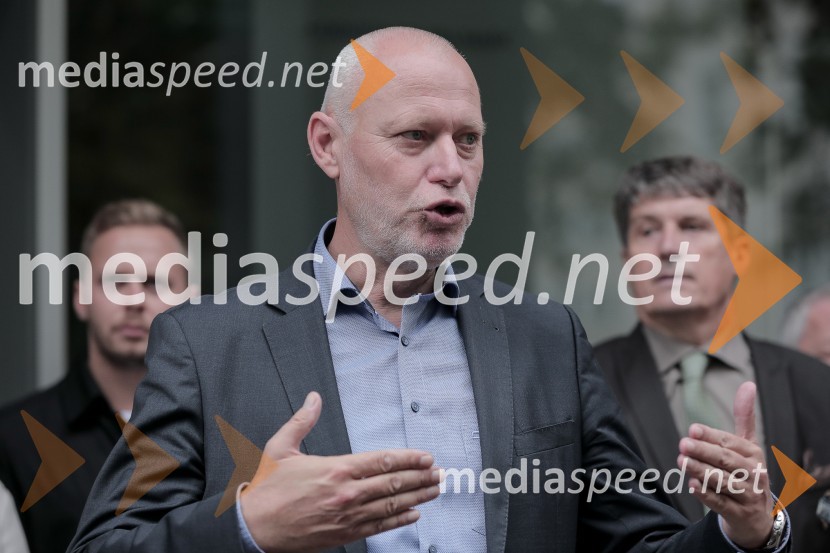 dr. Milan Brglez, nekdanji predsednik Državnega zbora Republike Slovenije, kandidat na predsedniških volitvah 2022Milan Brglez, vložitev predsedniške kandidature