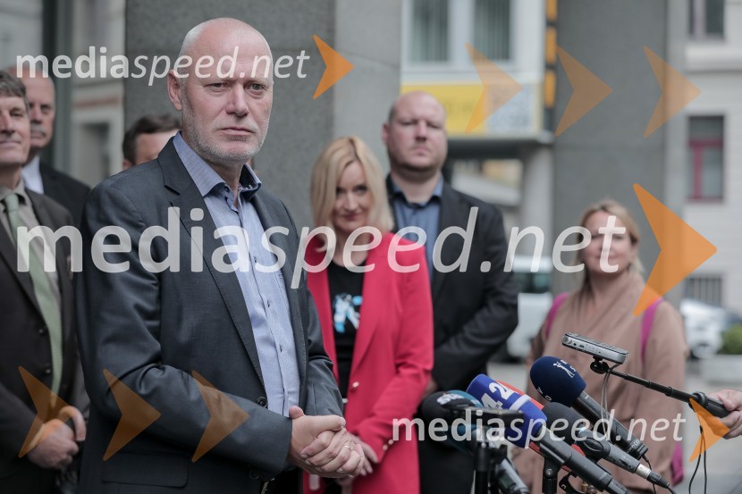 dr. Milan Brglez, nekdanji predsednik Državnega zbora Republike Slovenije, kandidat na predsedniških volitvah 2022Milan Brglez, vložitev predsedniške kandidature