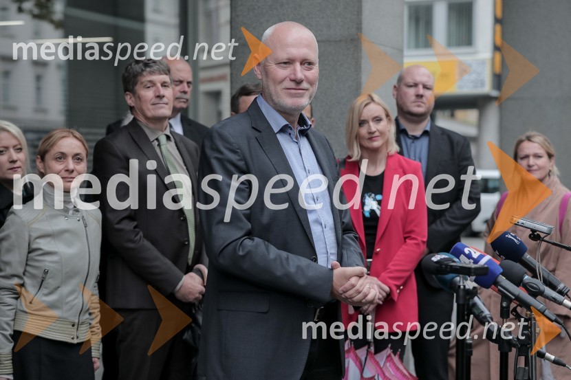 dr. Milan Brglez, nekdanji predsednik Državnega zbora Republike Slovenije, kandidat na predsedniških volitvah 2022Milan Brglez, vložitev predsedniške kandidature