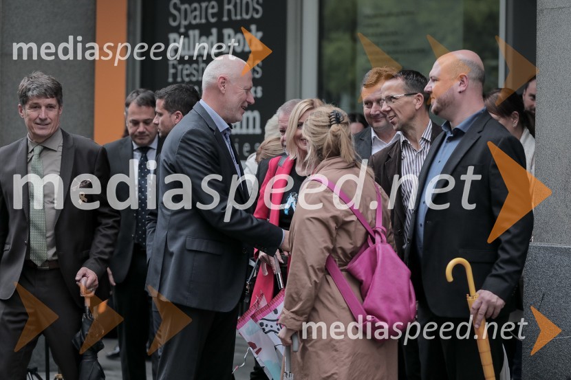 dr. Milan Brglez, nekdanji predsednik Državnega zbora Republike Slovenije, kandidat na predsedniških volitvah 2022;  ... ;  ... ;  ... Milan Brglez, vložitev predsedniške kandidature