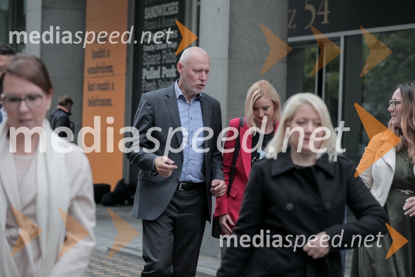 dr. Milan Brglez, nekdanji predsednik Državnega zbora Republike Slovenije, kandidat na predsedniških volitvah 2022;  ... Milan Brglez, vložitev predsedniške kandidature