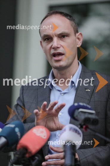  Anže Logar, poslanec SDS, predsednik Ljubljanskega odbora SDS, kandidat na predsedniških volitvah 2022Predsedniški kandidati 2022