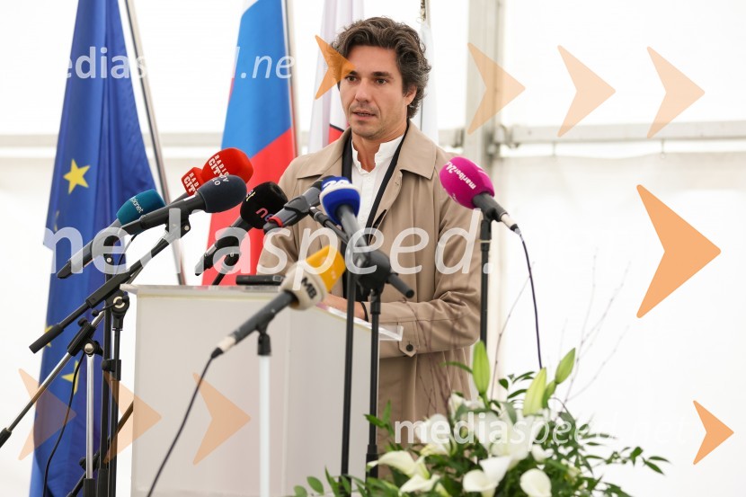  Luka Mesec, podpredsednik vlade in minister za delo, družino, socialne zadeve in enake možnostiPod Pekrsko gorco, otvoritev soseske SSRS