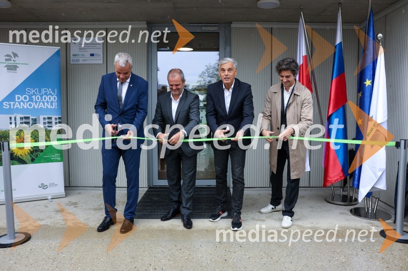  Aleksander Saša Arsenovič, župan, Mestna občina Maribor;  Uroš Brežan, minister za okolje in prostor; mag. Črtomir Remec, direktor Stanovanjskega sklada RS;  Luka Mesec, podpredsednik vlade in minister za delo, družino, socialne zadeve in enake možnostiPod Pekrsko gorco, otvoritev soseske SSRS