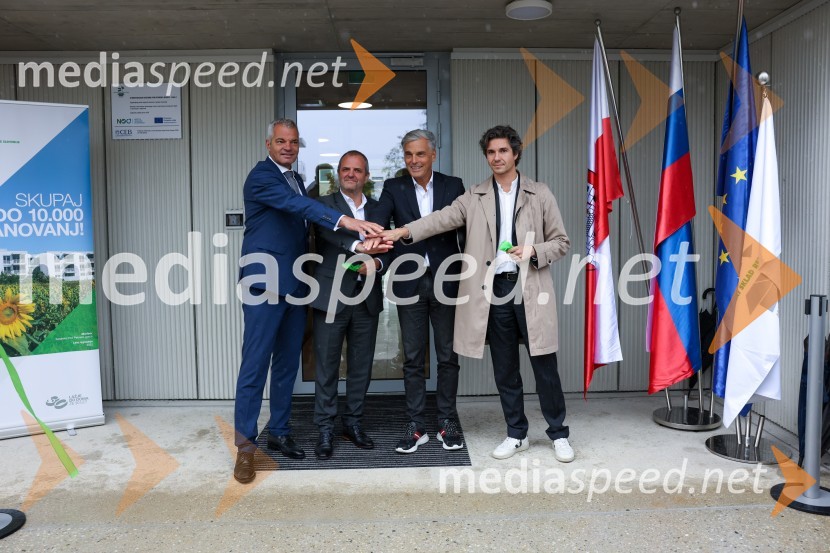  Aleksander Saša Arsenovič, župan, Mestna občina Maribor;  Uroš Brežan, minister za okolje in prostor; mag. Črtomir Remec, direktor Stanovanjskega sklada RS;  Luka Mesec, podpredsednik vlade in minister za delo, družino, socialne zadeve in enake možnostiPod Pekrsko gorco, otvoritev soseske SSRS