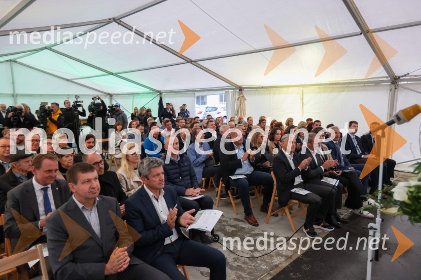 Pod Pekrsko gorco, otvoritev soseske SSRS