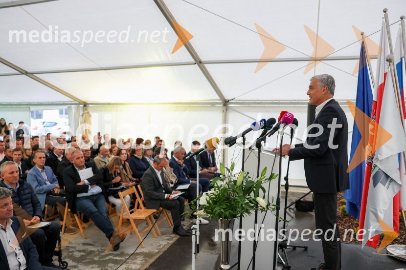 mag. Črtomir Remec, direktor Stanovanjskega sklada RSPod Pekrsko gorco, otvoritev soseske SSRS